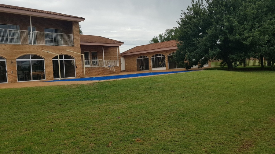 5 Bedroom Property for Sale in Sasolburg Rural Free State